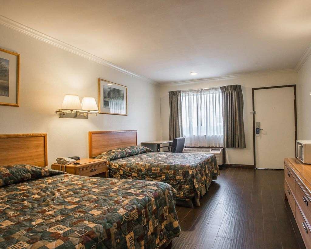 Rodeway Inn Ривърсайд Стая снимка