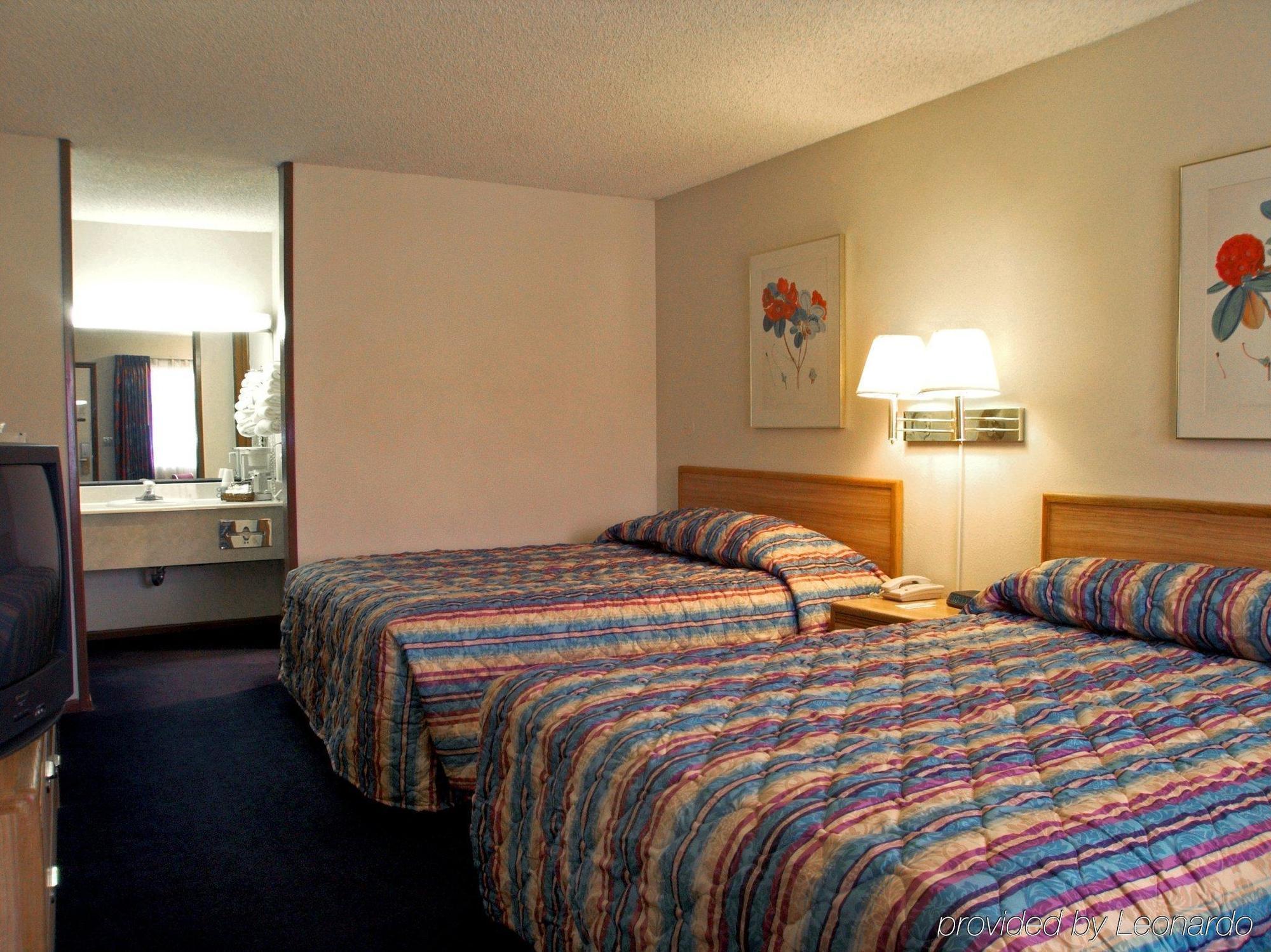 Rodeway Inn Ривърсайд Стая снимка