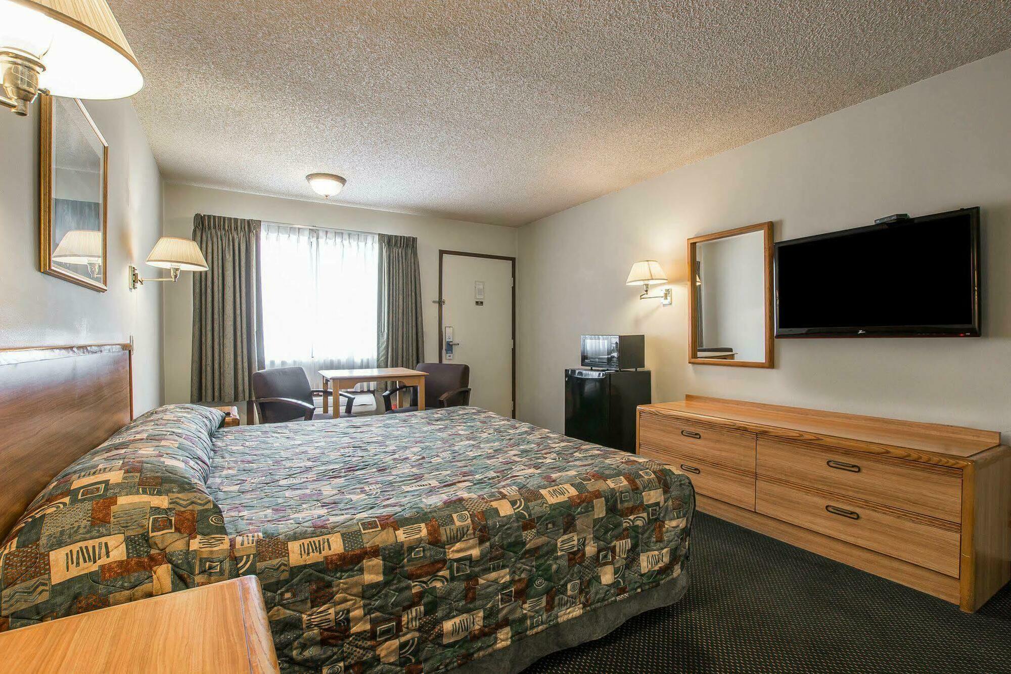 Rodeway Inn Ривърсайд Екстериор снимка